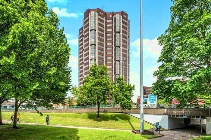 2 Bedroom Flat To Rent In Metropolitan House, Hagley Road, Birmingham, B16
