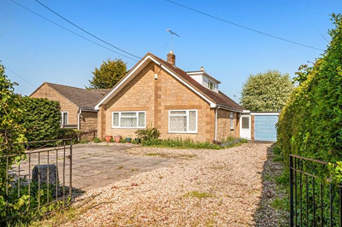 3 Bedroom Detached Bungalow For Sale In Black Bourton Road, Carterton, Oxfordshire, OX18