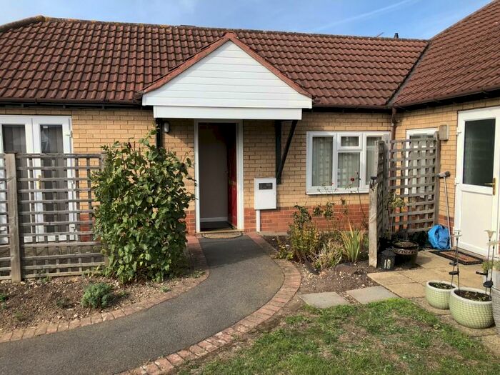 2 Bedroom Bungalow To Rent In Rochester Avenue, Nottingham, Nottinghamshire, NG4