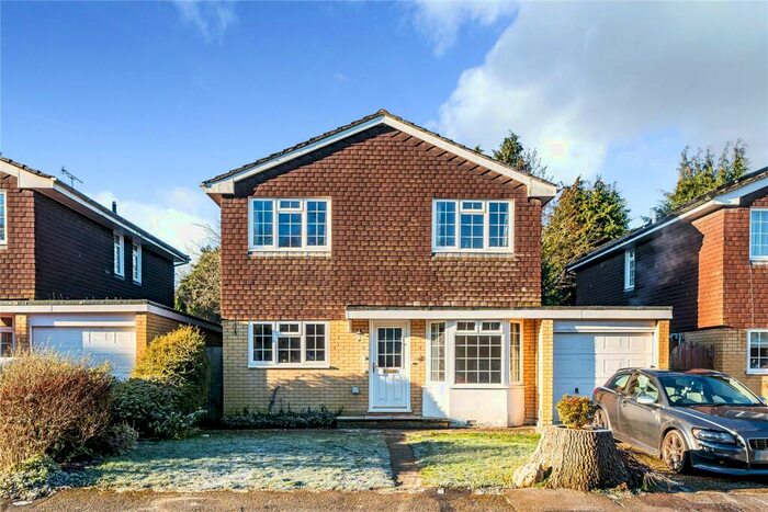 4 Bedroom Detached House To Rent In The Brambles, Crowthorne, Berkshire, RG45