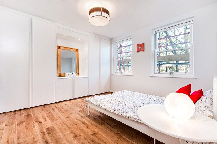 2 Bedroom Flat For Sale In Fitzclarence House, Holland Park Avenue, London, W11