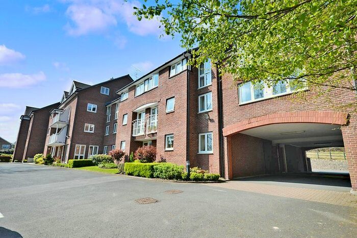 2 Bedroom Flat For Sale In Lavington Court, Bridgnorth, WV16