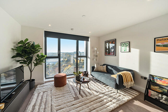 Apartment To Rent In Whitehall, Leeds, LS12