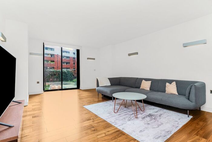 1 Bedroom Flat To Rent In Bolsover Street, Fitzrovia, London, W1W