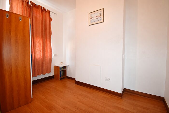 3 Bedroom Terraced House For Sale In Colchester Street, Coventry, CV1 - Photo 3