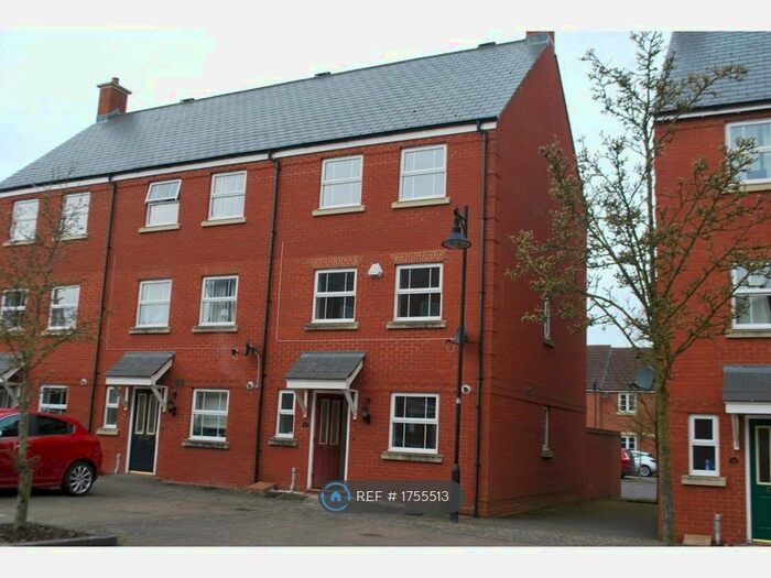 3 Bedroom End Of Terrace House To Rent In Phoenix Gardens, Swindon, SN25