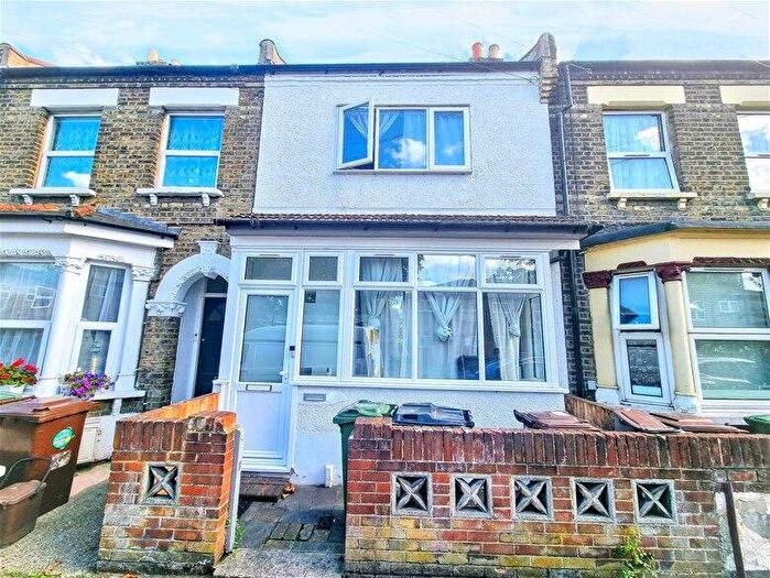3 Bedroom House To Rent In Harrow Road, Leytonstone, E11