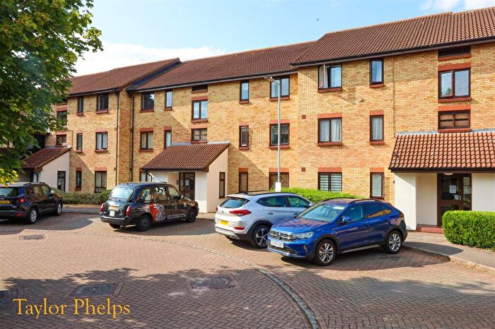 2 Bedroom Apartment To Rent In King Arthur Court, Cheshunt - Extended Lease & Garage!, EN8