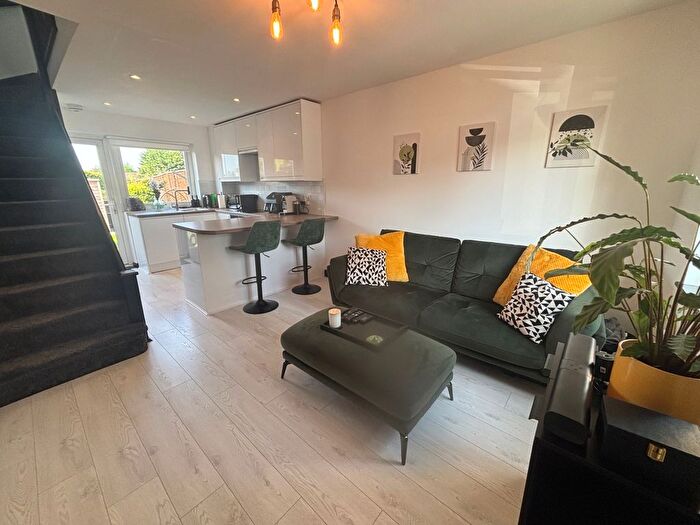 1 Bedroom Terraced House For Sale In Willoughby Court, London Colney, AL2
