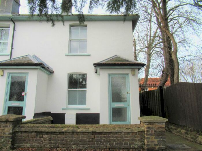 2 Bedroom Terraced House To Rent In Station Road, Wraysbury, Staines-Upon-Thames, TW19