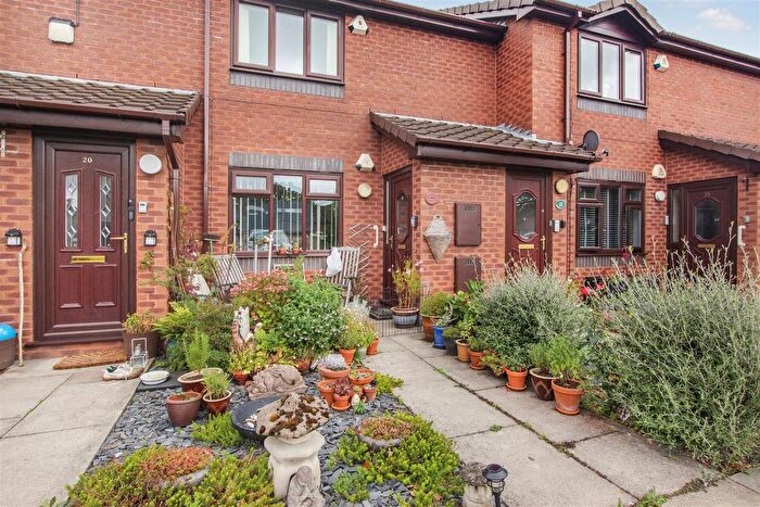 2 Bedroom Flat For Sale In Conway Court, Hoghton, Preston, PR5