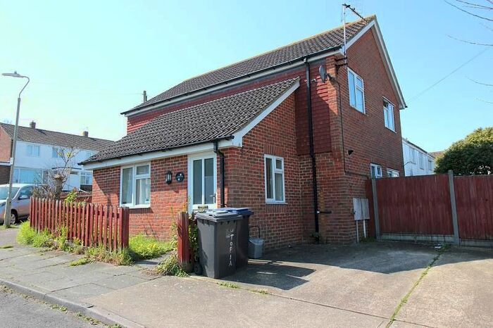 4 Bedroom Semi-Detached House To Rent In Durham Close, Canterbury, CT1