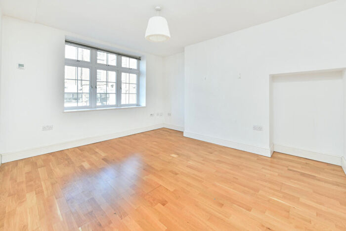 2 Bedroom Apartment To Rent In Halton Road, London, London, N1