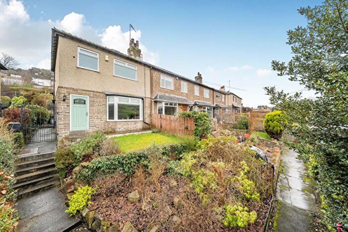 3 Bedroom End Of Terrace House For Sale In Wilmur Mount, Luddendenfoot, HX2