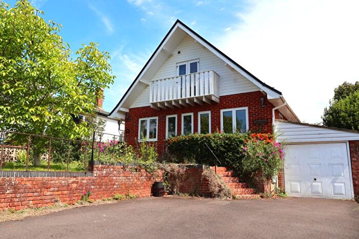 5 Bedroom Chalet For Sale In Whitehaven, Horndean, PO8