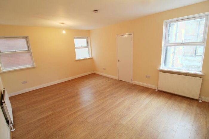 3 Bedroom Flat To Rent In Mare Street, E8