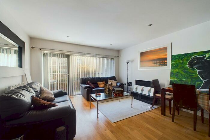 1 Bedroom Apartment To Rent In Grove Park Oval, Gosforth, Newcastle Upon Tyne, NE3