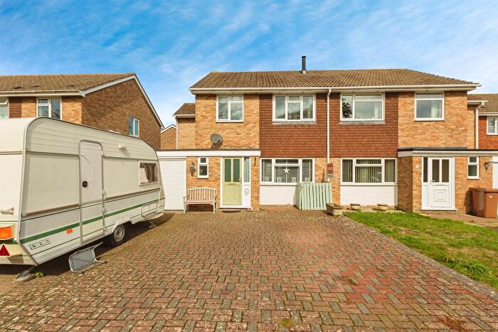3 Bedroom Semi-Detached House For Sale In Shepherd Gardens, Abingdon, OX14