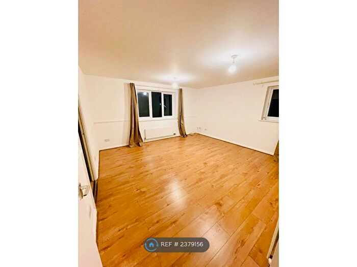 1 Bedroom Flat To Rent In Witts House, Kingston Upon Thames, KT1