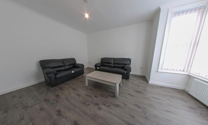 4 Bedroom Semi-Detached House To Rent In Morris View, Leeds, LS5