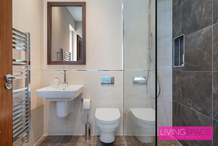 8 Bedroom Detached House For Sale In Mansion House Drive, Stanmore, HA7