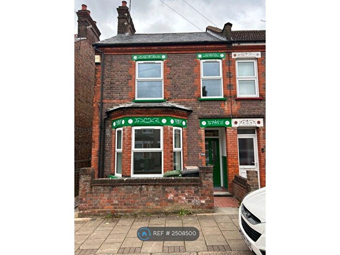 4 Bedroom Semi-Detached House To Rent In Reginald Street, Luton, LU2