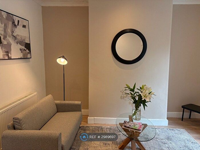 3 Bedroom End Terrace House To Rent In Croft Lane, Bury, BL9