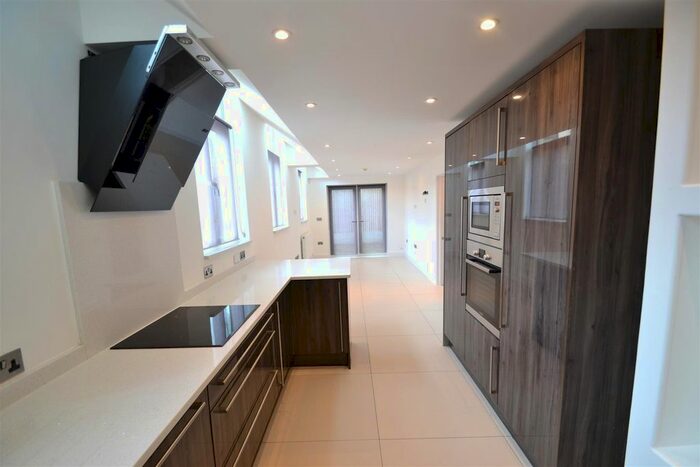 2 Bedroom Property To Rent In Grosvenor Road, West Wickham, BR4