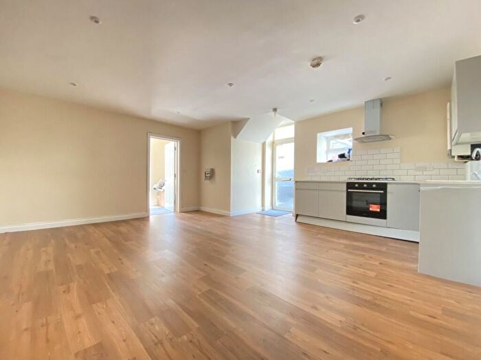 2 Bedroom Ground Maisonette To Rent In Pym Street, Plymouth, PL1