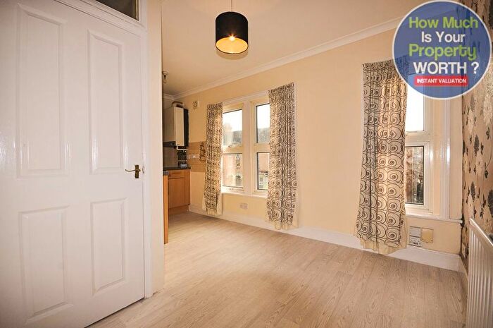 2 Bedroom Flat To Rent In Ombersley Road, Bedford, MK42