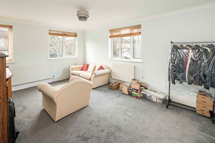 2 Bedroom Flat To Rent In East Dulwich Grove, London, SE22