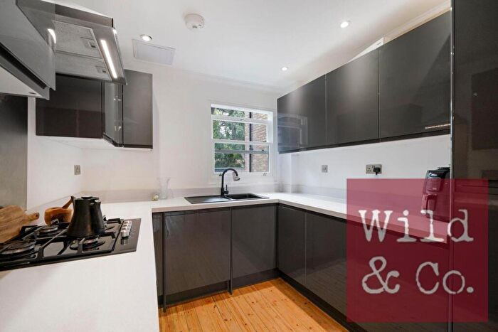 3 Bedroom Duplex For Sale In Brookfield Road, , Victoria Park, Hackney, E9 - Photo 6