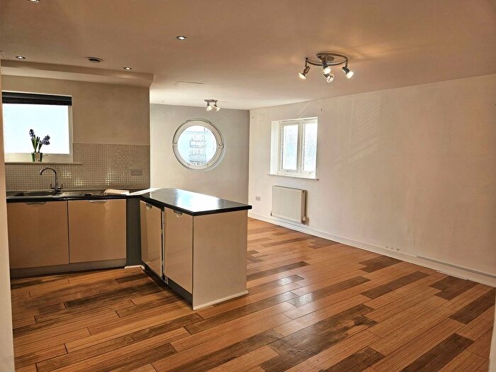 2 Bedroom Flat To Rent In Bridge Wharf, Chertsey, KT16