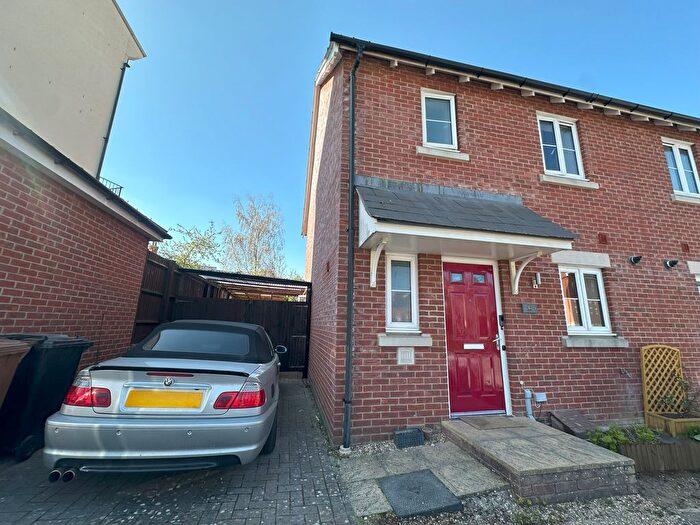 3 Bedroom Semi-Detached House To Rent In Turnpike Road, Andover, Hampshire, SP11