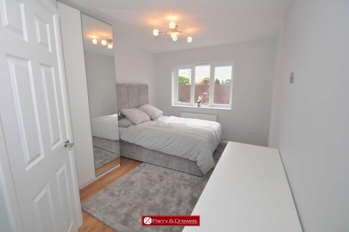 1 Bedroom Flat To Rent In West Barnes Lane, New Malden, KT3