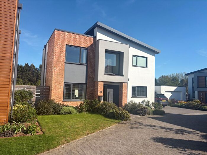 3 Bedroom Detached House For Sale In The Green, Exeter, EX2