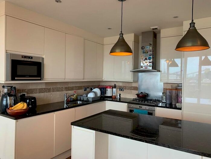 2 Bedroom Flat To Rent In Wards Wharf Approach, London, E16