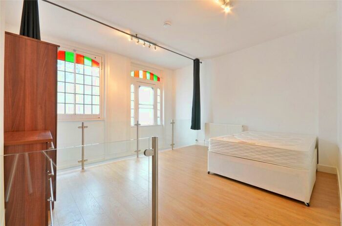 3 Bedroom Flat To Rent In King Henry's Walk, Islington, N1