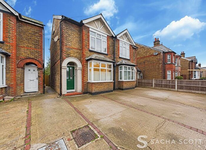 2 Bedroom Flat For Sale In Hook Road, Epsom, KT19
