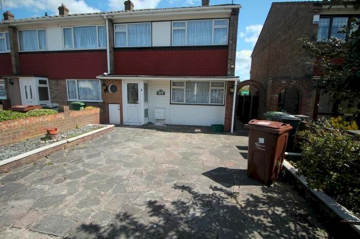 3 Bedroom Semi-Detached House To Rent In Fambridge Road, Dagenham, RM8