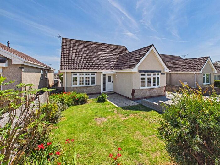2 Bedroom Bungalow For Sale In Birch Walk, Porthcawl, CF36