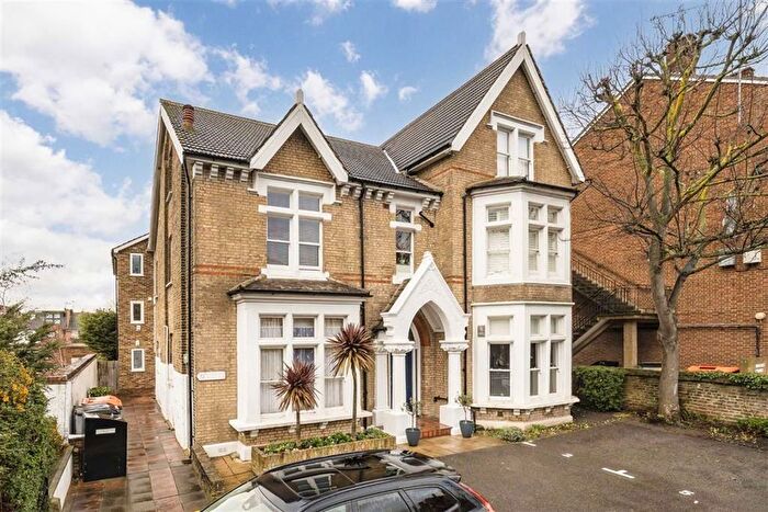 3 Bedroom Flat For Sale In Nightingale Lane, Balham, SW12