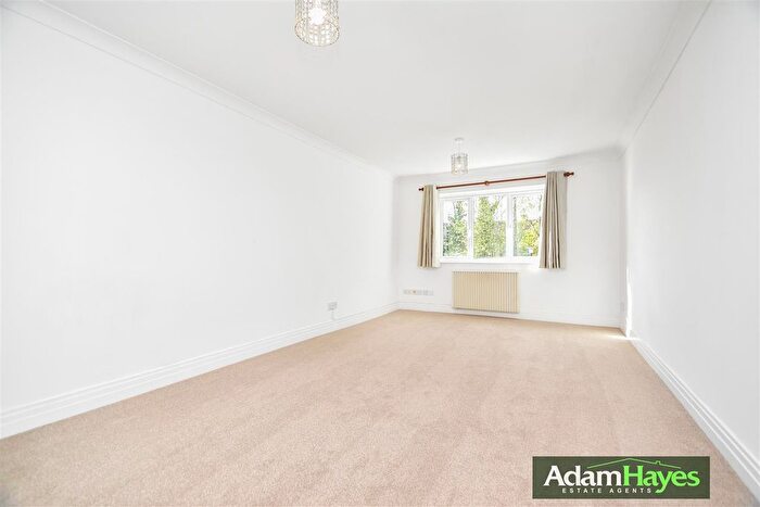 2 Bedroom Flat To Rent In Friern Park, North Finchley, N12