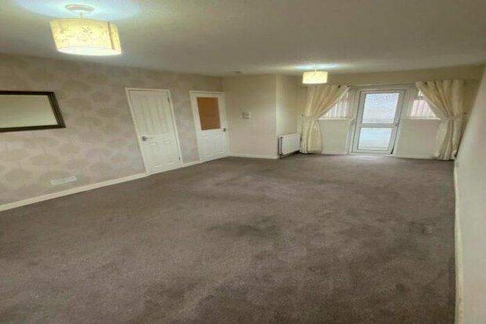 2 Bedroom Flat To Rent In Robertson Place, Kilmarnock, KA1