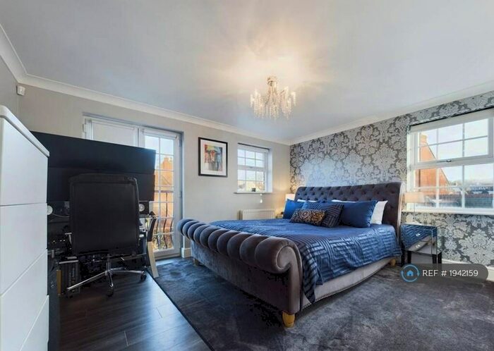 2 Bedroom Flat To Rent In Joseph Court, Warley, Brentwood, CM14