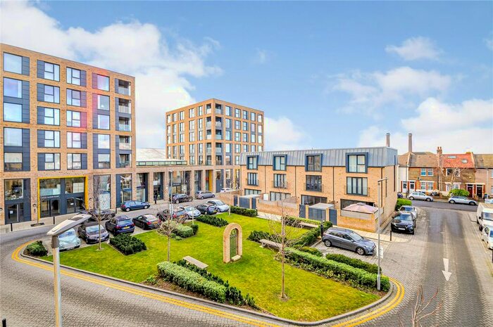 3 Bedroom Flat To Rent In Grafton Quarter, Watteau Square, Croydon CR0