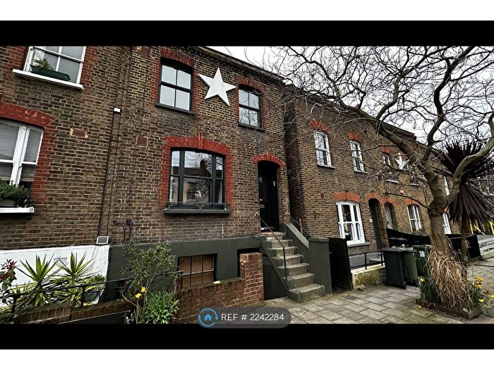 2 Bedroom Maisonette To Rent In Birkbeck Place, London, SE21