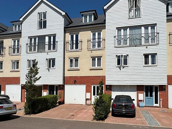 4 Bedroom Town House For Sale In Remembrance Avenue, Burnham-on-Crouch, CM0