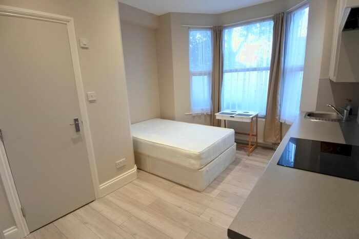 Studio To Rent In Leopold Road, Harlesden, NW10