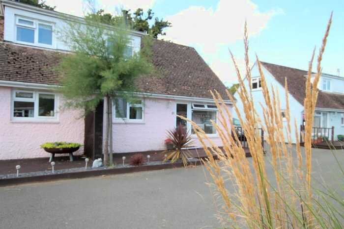 2 Bedroom Semi-Detached Bungalow To Rent In Duver Road, Seaview, PO34